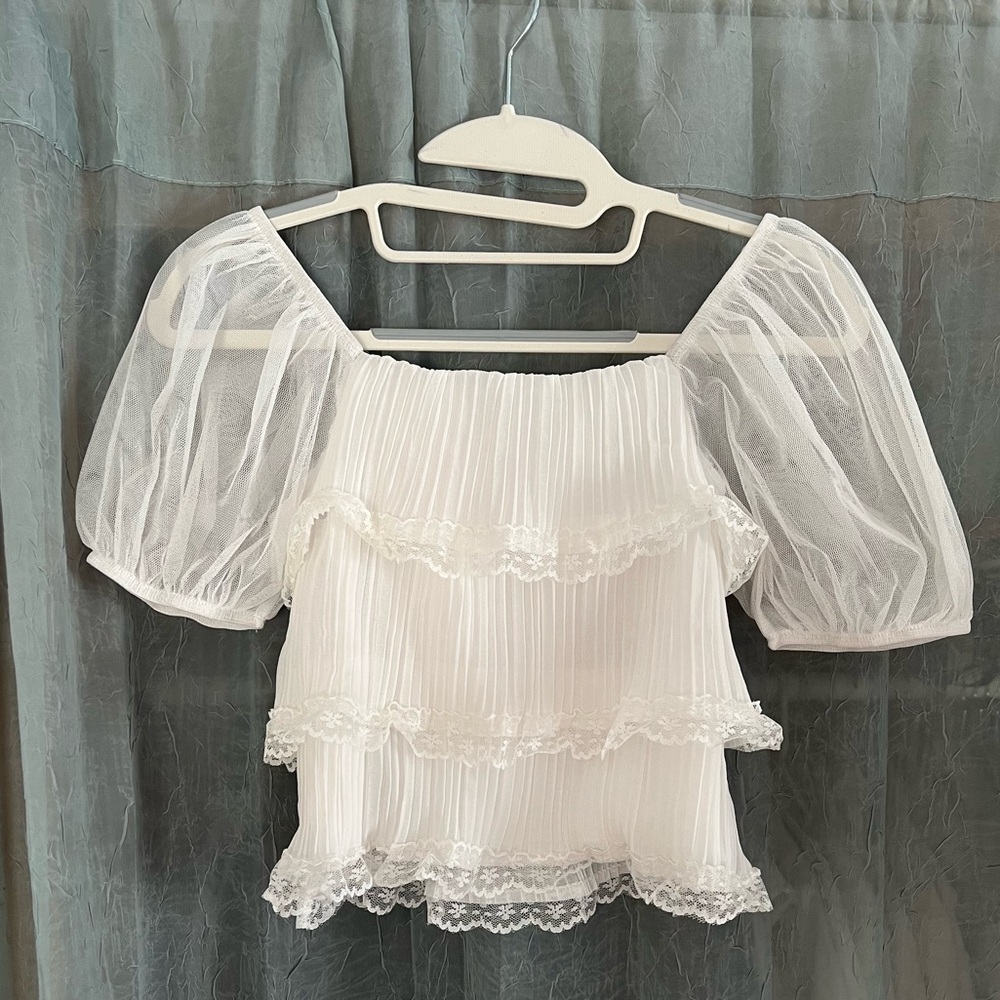 Lace Trim Puff Sleeve Crop Top